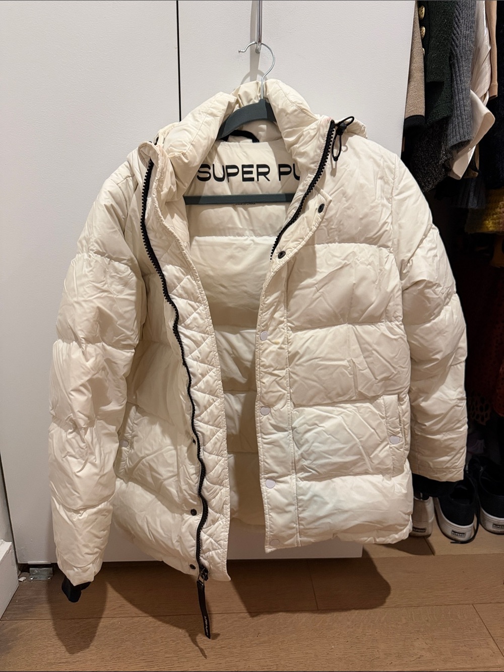 Aritzia Super Puff - White